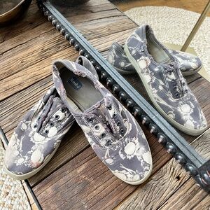 Keds Slip On Acid Wash Size 8 Sneaker